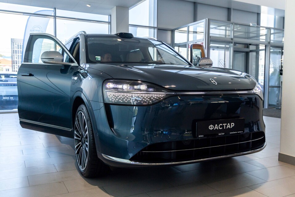 Новосибирску презентовали премиальный автомобильный бренд SERES AITO 4 Новосибирску презентовали премиальный автомобильный бренд SERES AITO 4