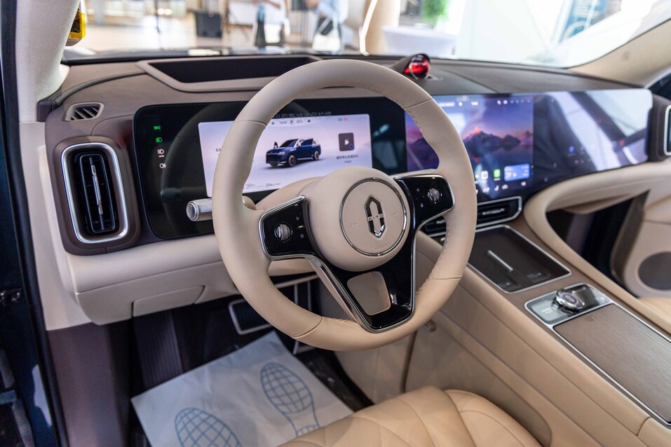 Новосибирску презентовали премиальный автомобильный бренд SERES AITO 5 Новосибирску презентовали премиальный автомобильный бренд SERES AITO 5