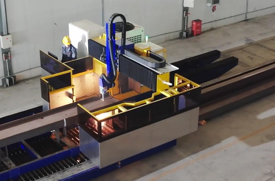 Александр Депершмидт: «Роботизация производства изменила все процессы на заводе «ВММ-1»
3 Александр Депершмидт: «Роботизация производства изменила все процессы на заводе «ВММ-1»
3