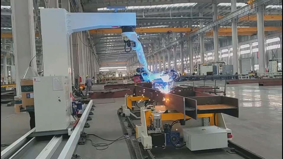 Александр Депершмидт: «Роботизация производства изменила все процессы на заводе «ВММ-1»
1 Александр Депершмидт: «Роботизация производства изменила все процессы на заводе «ВММ-1»
1