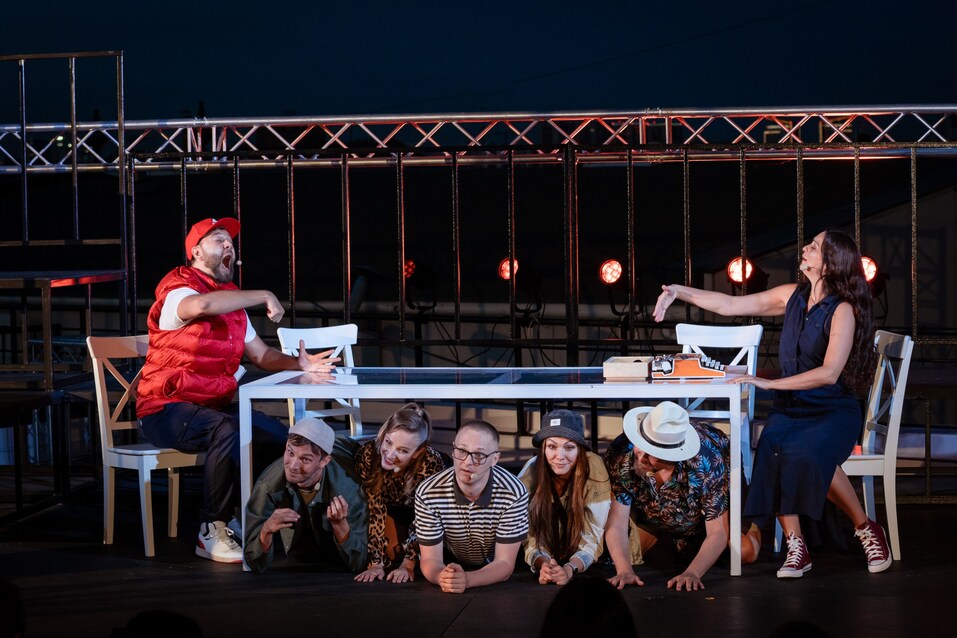 На крыше за «Кулисами»: летняя премьера под открытым небом 1 На крыше за «Кулисами»: летняя премьера под открытым небом 1