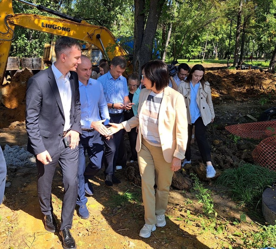 В одном из старейших парков Челябинска строят новые коммунальные сети 1 В одном из старейших парков Челябинска строят новые коммунальные сети 1