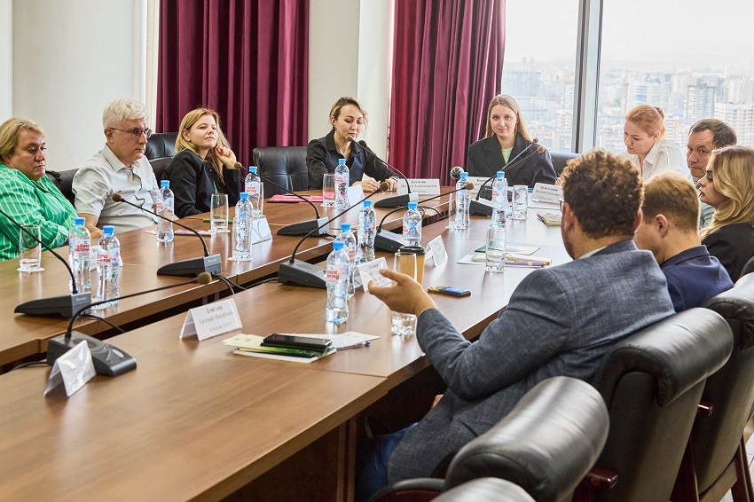 «Зеленая футболка под черным пиджаком». Экология в центре внимания промышленников 1 «Зеленая футболка под черным пиджаком». Экология в центре внимания промышленников 1