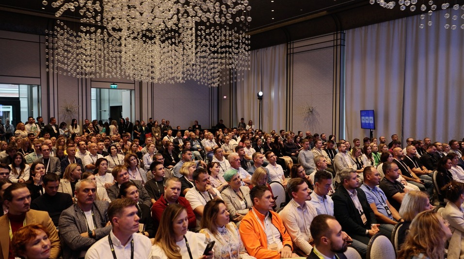 «Превращать вызовы в возможности». Как вести бизнес в 2024 году?
1 «Превращать вызовы в возможности». Как вести бизнес в 2024 году?
1