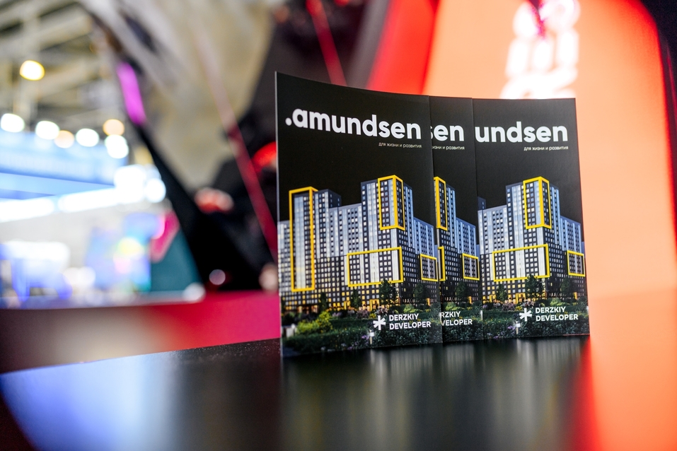 В Екатеринбурге подняли в воздух гигантскую красную утку 4 В Екатеринбурге подняли в воздух гигантскую красную утку 4