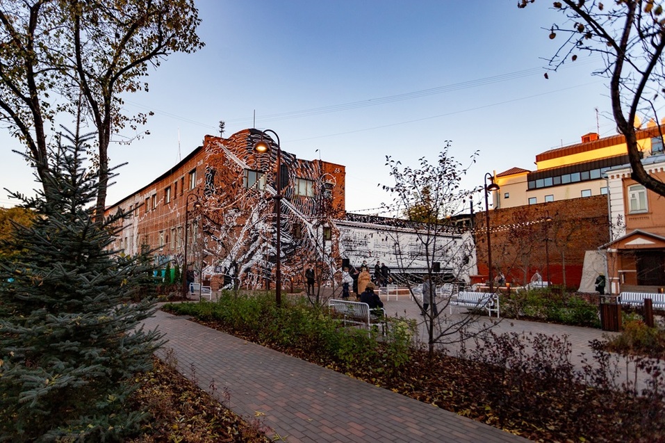 Арт-объект в виде виолончели и мостовая в клетке: как благоустроили сквер Згерского 2 Арт-объект в виде виолончели и мостовая в клетке: как благоустроили сквер Згерского 2