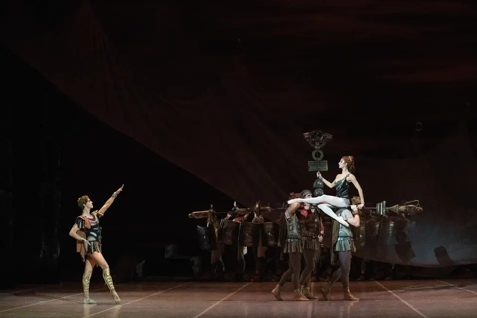 Балет «Спартак» восстановили в Красноярском театре оперы и балета: первые фото спектакля 7 Балет «Спартак» восстановили в Красноярском театре оперы и балета: первые фото спектакля 7