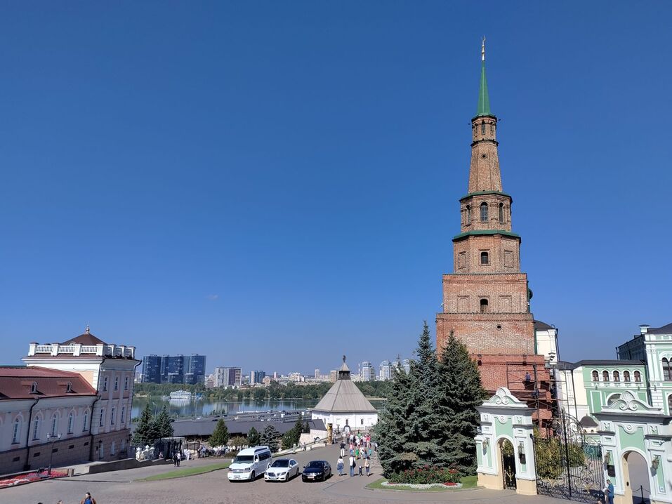 Падающая башня, демидовский чугун и куртка «стиляги из Москвы» — еще раз про Казань 10 Падающая башня, демидовский чугун и куртка «стиляги из Москвы» — еще раз про Казань 10