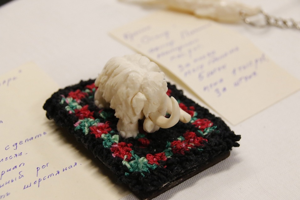 В Тюмени представили сувениры для туристов — с хохоряшками, весами и махровыми розами 2 В Тюмени представили сувениры для туристов — с хохоряшками, весами и махровыми розами 2