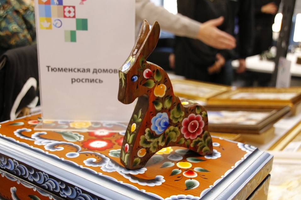 В Тюмени представили сувениры для туристов — с хохоряшками, весами и махровыми розами 7 В Тюмени представили сувениры для туристов — с хохоряшками, весами и махровыми розами 7