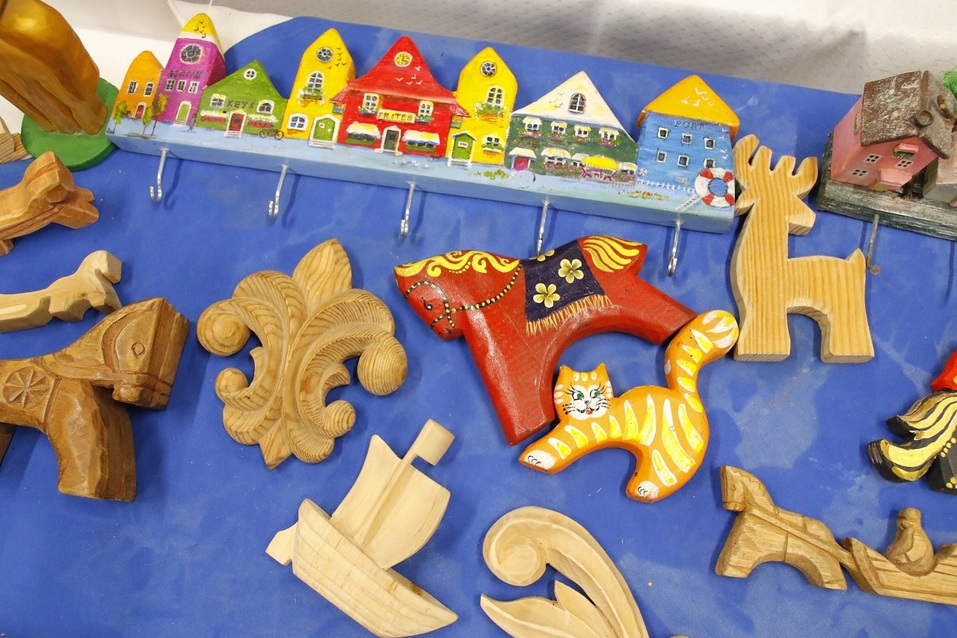 В Тюмени представили сувениры для туристов — с хохоряшками, весами и махровыми розами 8 В Тюмени представили сувениры для туристов — с хохоряшками, весами и махровыми розами 8