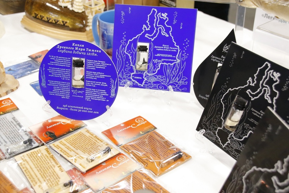 В Тюмени представили сувениры для туристов — с хохоряшками, весами и махровыми розами 13 В Тюмени представили сувениры для туристов — с хохоряшками, весами и махровыми розами 13