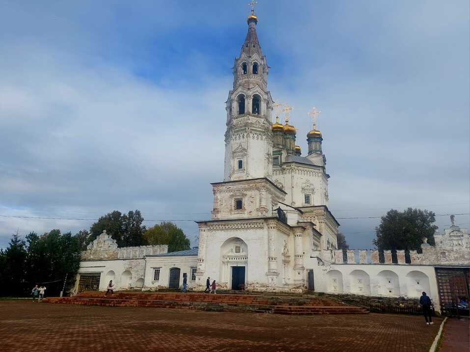 Кремль, варенье из шишек, SPA-комплекс, сувениры из шерсти альпаки, фольклор и заброшки 1 Кремль, варенье из шишек, SPA-комплекс, сувениры из шерсти альпаки, фольклор и заброшки 1