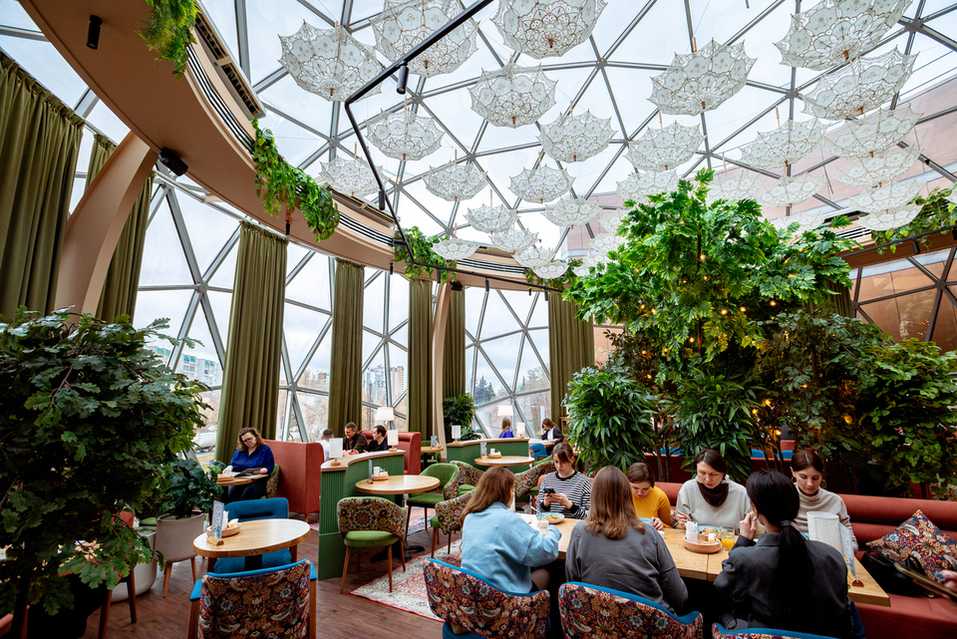 Стеклянный купол и огромная игровая. Новый ресторан «Своей Компании» в самом сердце Тюмени 3 Стеклянный купол и огромная игровая. Новый ресторан «Своей Компании» в самом сердце Тюмени 3