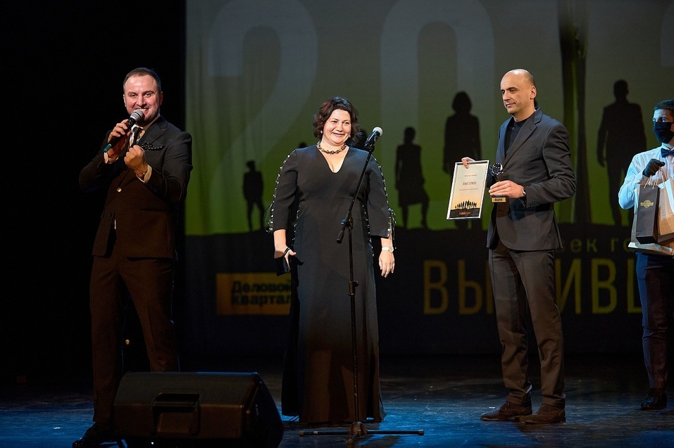 Рэп–батл, бизнесмены в масках и выход в космос: яркие детали премий «Человек года» 6 Рэп–батл, бизнесмены в масках и выход в космос: яркие детали премий «Человек года» 6