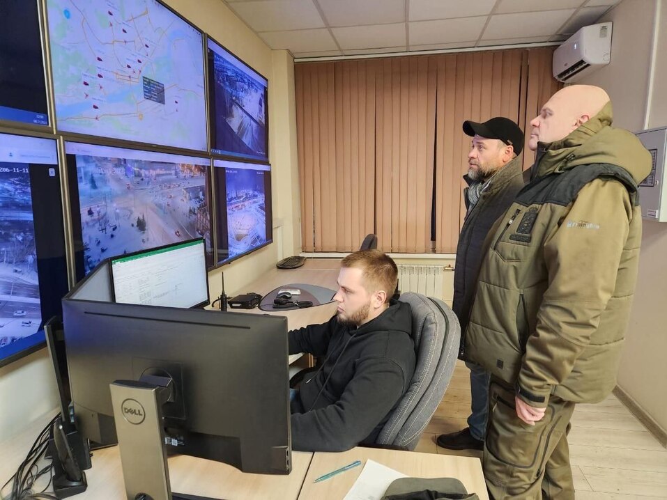 В мэрии рассказали о том, как началась «зимняя уборка» Красноярска
1 В мэрии рассказали о том, как началась «зимняя уборка» Красноярска
1