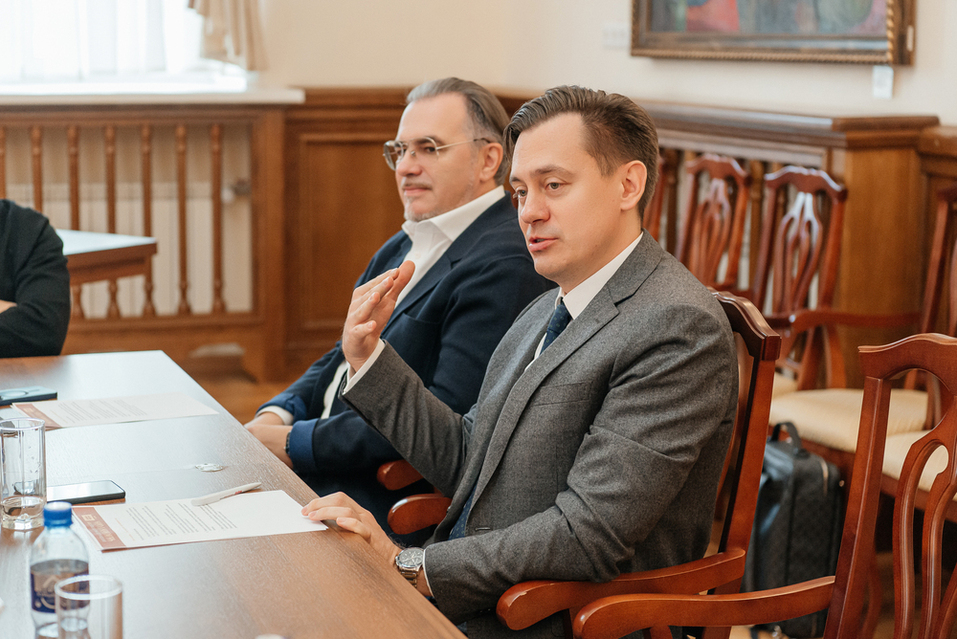 «Бизнесу важно не только получать максимальную прибыль, но и приносить пользу обществу»
11 «Бизнесу важно не только получать максимальную прибыль, но и приносить пользу обществу»
11