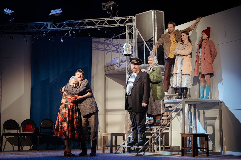 «Что характерно — любили друг друга!»: в театре Пушкина прошла премьера «Любовь и голуби» 1 «Что характерно — любили друг друга!»: в театре Пушкина прошла премьера «Любовь и голуби» 1