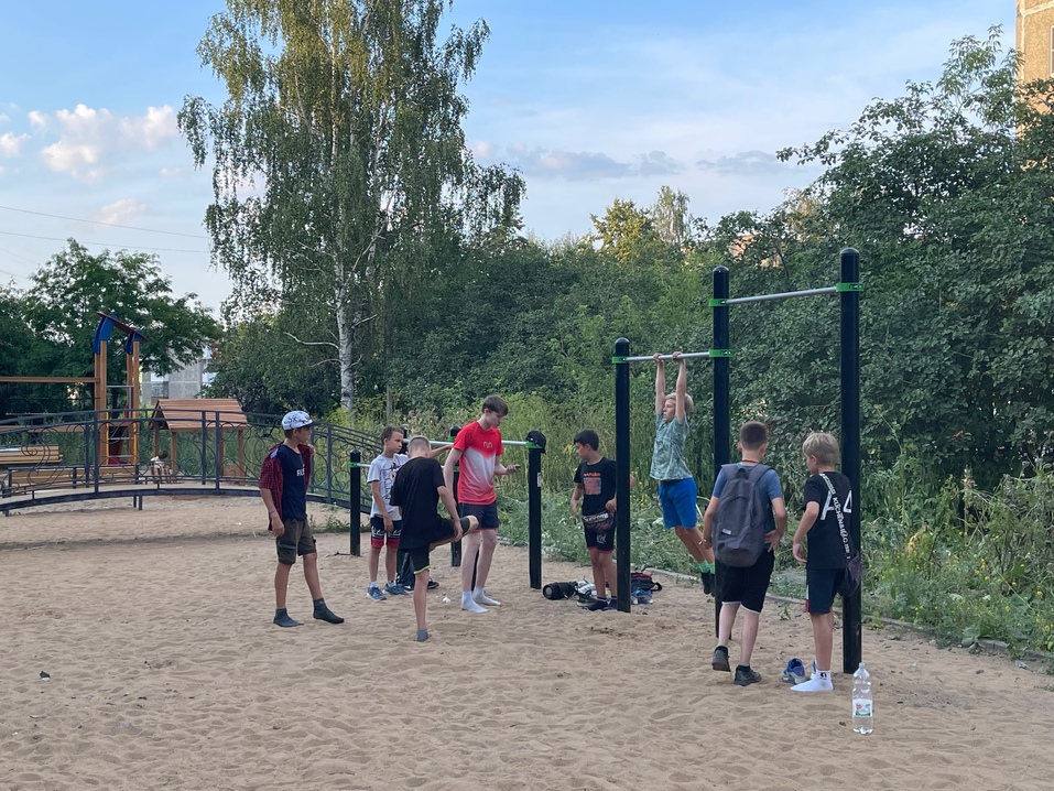 «Есть человек-голова, человек-руки, а я — человек-плечо. Попала идея в сердце, я ее делаю» 9 «Есть человек-голова, человек-руки, а я — человек-плечо. Попала идея в сердце, я ее делаю» 9