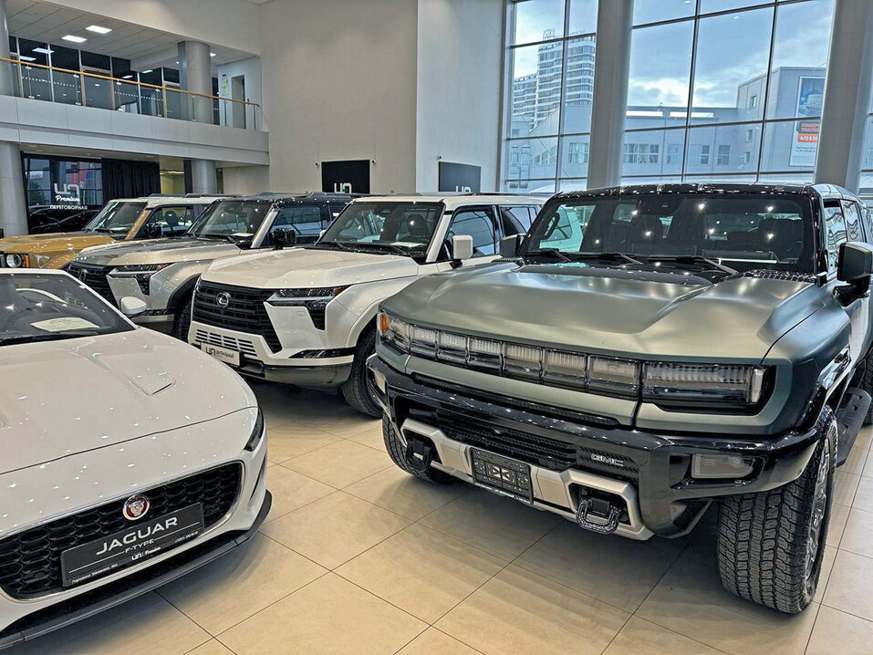 Ринат Сафин: Люксовые автомобили не перевелись в нашем автосалоне 5 Ринат Сафин: Люксовые автомобили не перевелись в нашем автосалоне 5