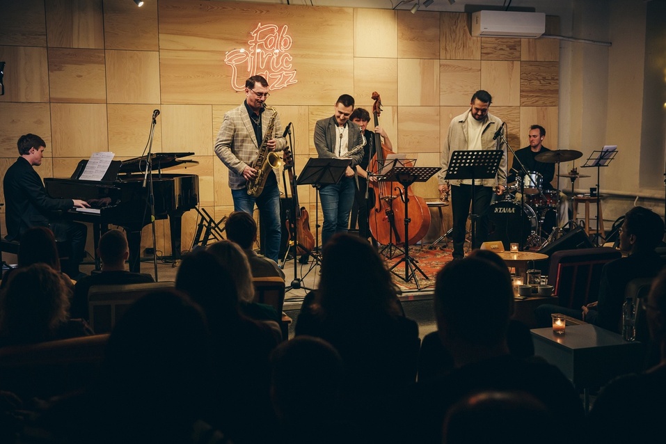 «Пока мы в андеграунде». Как выживает джазовая мини-филармония в Тюмени 1 «Пока мы в андеграунде». Как выживает джазовая мини-филармония в Тюмени 1