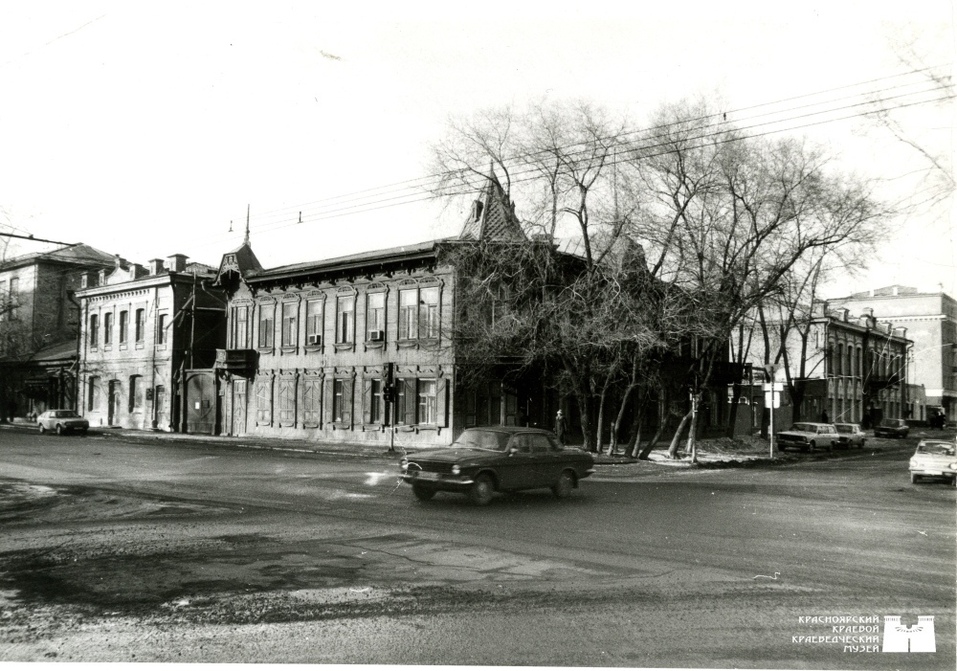 Старинная усадьба в центре Красноярска продана за 32 млн рублей
1 Старинная усадьба в центре Красноярска продана за 32 млн рублей
1