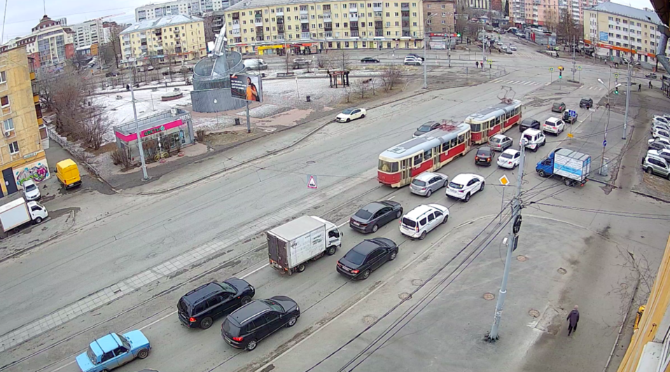 «Это инициатива горожан». Как работает сервис видеонаблюдения за крупными перекрестками
2 «Это инициатива горожан». Как работает сервис видеонаблюдения за крупными перекрестками
2