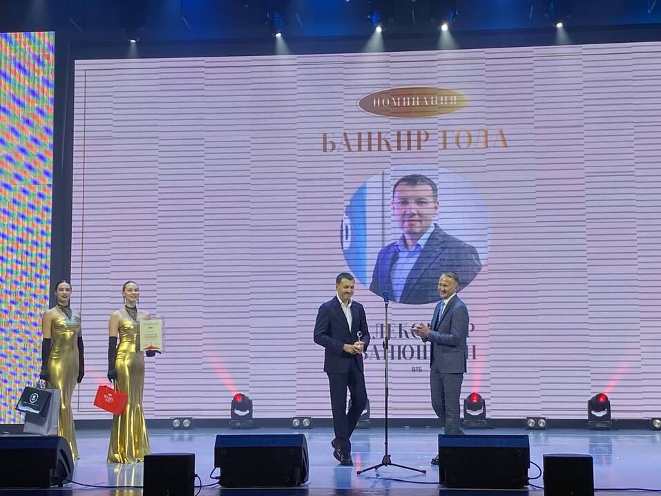 Влияние на экономику: назван победитель номинации «Банкир года»
1 Влияние на экономику: назван победитель номинации «Банкир года»
1