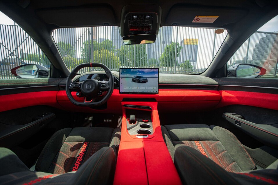 Свыше 1000 л.с.: мощные китайские суперкары уже доступны для россиян 4 Свыше 1000 л.с.: мощные китайские суперкары уже доступны для россиян 4