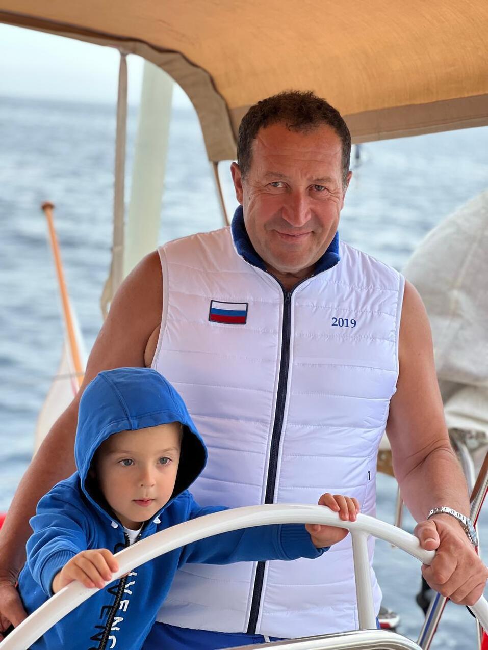 Валерий Малышев: «Где колхоз, там голод. Поэтому в моем бизнесе везде один акционер — я»
4 Валерий Малышев: «Где колхоз, там голод. Поэтому в моем бизнесе везде один акционер — я»
4