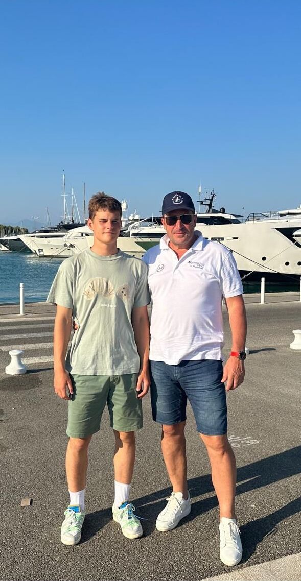 Валерий Малышев: «Где колхоз, там голод. Поэтому в моем бизнесе везде один акционер — я»
2 Валерий Малышев: «Где колхоз, там голод. Поэтому в моем бизнесе везде один акционер — я»
2