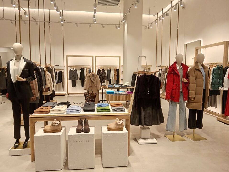 В Красноярске открылся первый магазин одежды премиум-бренда Charuel 1 В Красноярске открылся первый магазин одежды премиум-бренда Charuel 1