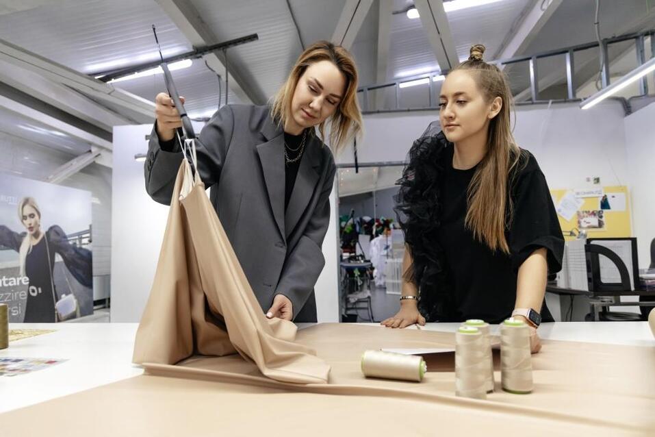 «Мешки с продукцией мы тащили по длинному коридору и всех нервировали» 11 «Мешки с продукцией мы тащили по длинному коридору и всех нервировали» 11