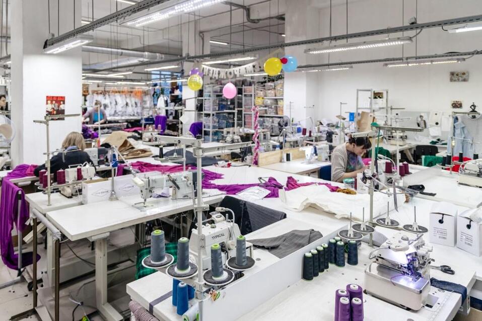 «Мешки с продукцией мы тащили по длинному коридору и всех нервировали» 33 «Мешки с продукцией мы тащили по длинному коридору и всех нервировали» 33