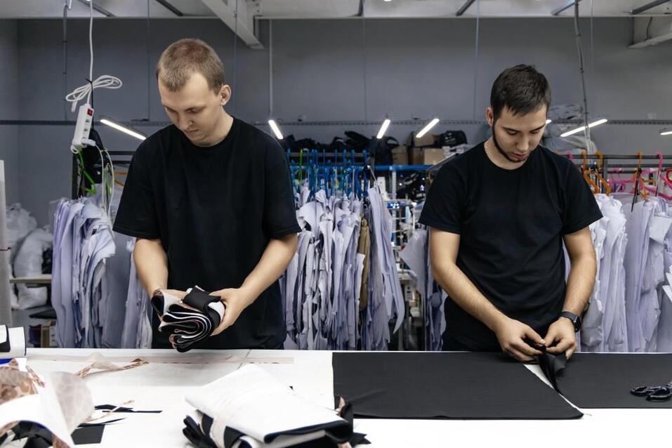 «Мешки с продукцией мы тащили по длинному коридору и всех нервировали» 12 «Мешки с продукцией мы тащили по длинному коридору и всех нервировали» 12