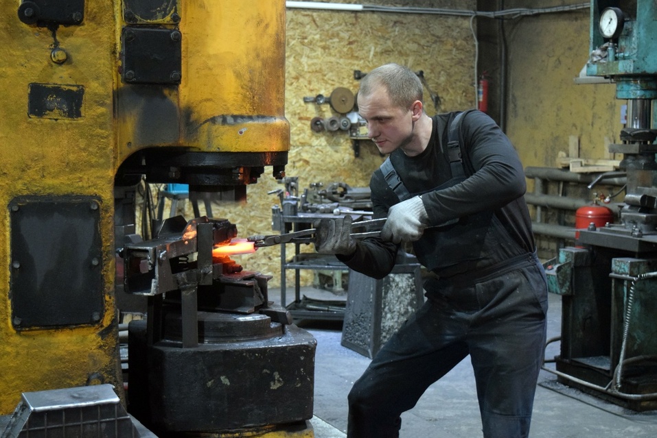 «Мы хотим вырасти из гаражной мастерской в серьезное предприятие по производству топоров» 3 «Мы хотим вырасти из гаражной мастерской в серьезное предприятие по производству топоров» 3