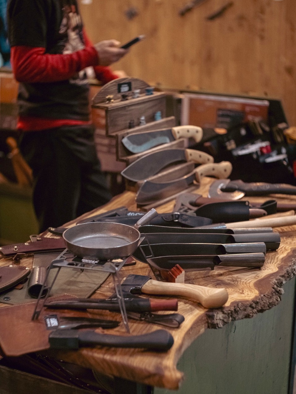 «Мы хотим вырасти из гаражной мастерской в серьезное предприятие по производству топоров» 5 «Мы хотим вырасти из гаражной мастерской в серьезное предприятие по производству топоров» 5