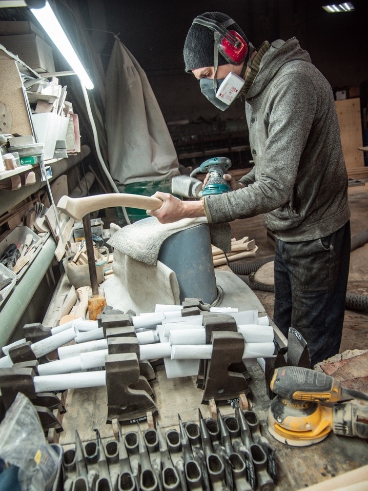 «Мы хотим вырасти из гаражной мастерской в серьезное предприятие по производству топоров» 6 «Мы хотим вырасти из гаражной мастерской в серьезное предприятие по производству топоров» 6