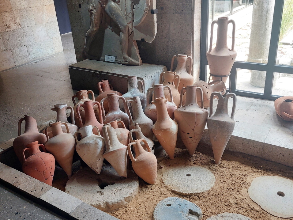 Песчаные пляжи, античность, этнопарк казаков, лотосы и лечебные грязи — это все Тамань 11 Песчаные пляжи, античность, этнопарк казаков, лотосы и лечебные грязи — это все Тамань 11