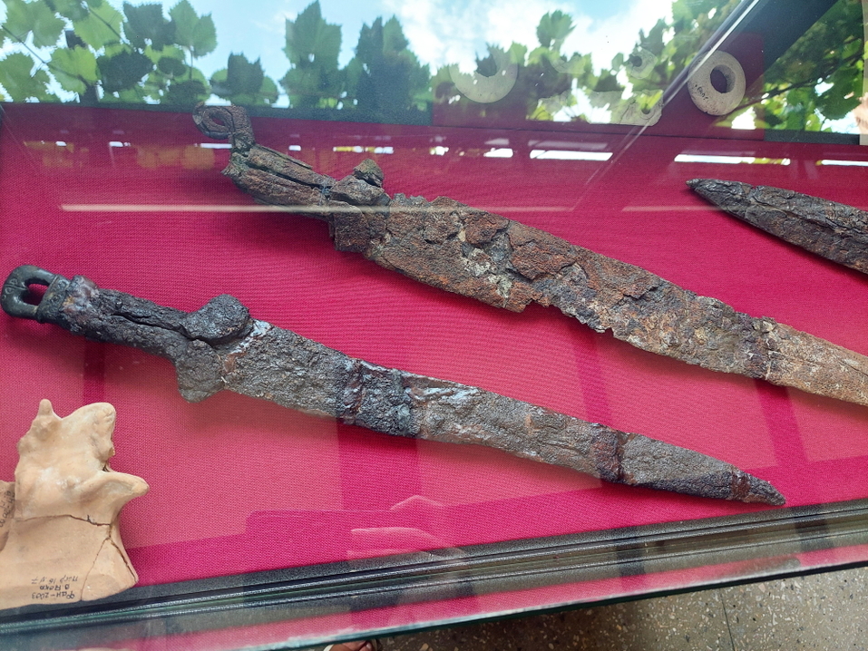 Песчаные пляжи, античность, этнопарк казаков, лотосы и лечебные грязи — это все Тамань 13 Песчаные пляжи, античность, этнопарк казаков, лотосы и лечебные грязи — это все Тамань 13