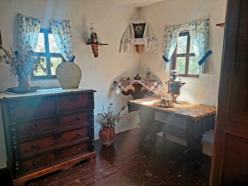 Песчаные пляжи, античность, этнопарк казаков, лотосы и лечебные грязи — это все Тамань 16 Песчаные пляжи, античность, этнопарк казаков, лотосы и лечебные грязи — это все Тамань 16