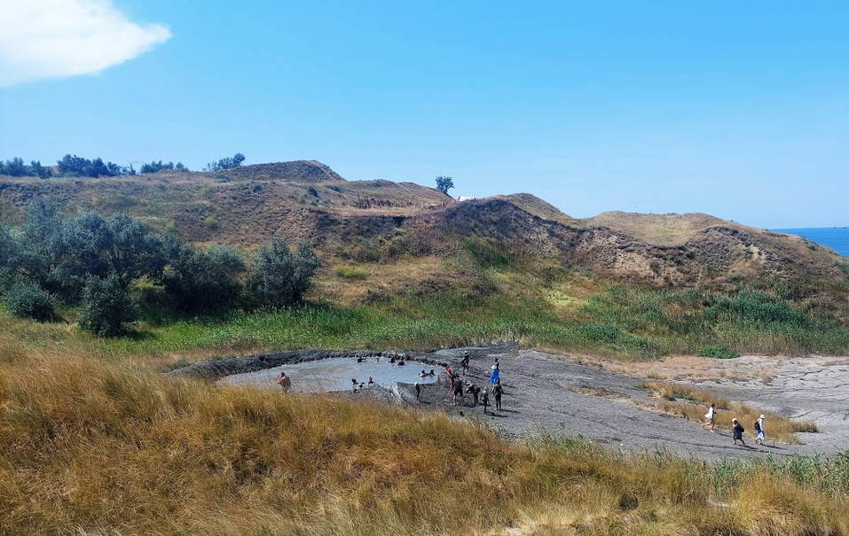 Песчаные пляжи, античность, этнопарк казаков, лотосы и лечебные грязи — это все Тамань 20 Песчаные пляжи, античность, этнопарк казаков, лотосы и лечебные грязи — это все Тамань 20