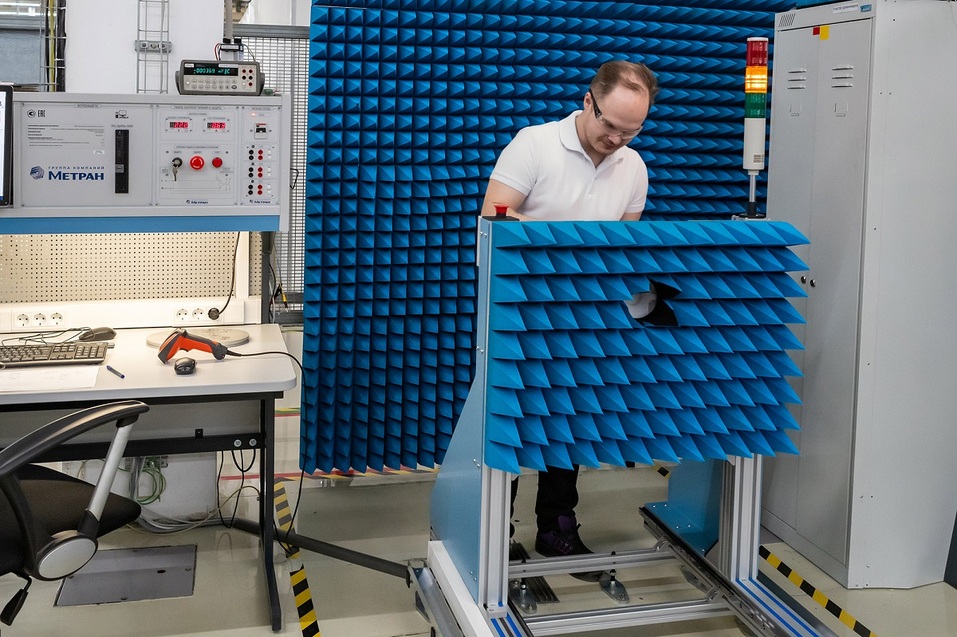 Челябинский завод представил главе Росстандарта обновленную линейку оборудования 2 Челябинский завод представил главе Росстандарта обновленную линейку оборудования 2