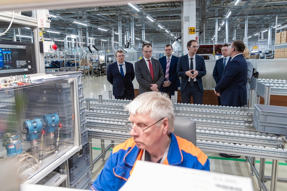 Челябинский завод представил главе Росстандарта обновленную линейку оборудования 1 Челябинский завод представил главе Росстандарта обновленную линейку оборудования 1