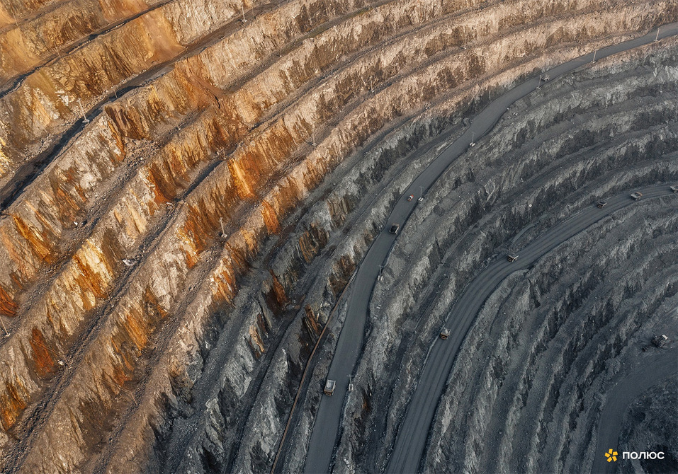 Красноярский золотодобывающий карьер вошел в книгу рекордов как самый глубокий
1 Красноярский золотодобывающий карьер вошел в книгу рекордов как самый глубокий
1