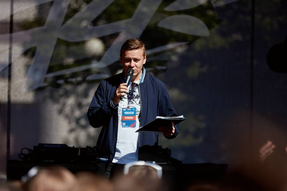 Алексей Богословский, шоумен, радиоведущий: «Продаю свои умения за эмоции зрителя»
4 Алексей Богословский, шоумен, радиоведущий: «Продаю свои умения за эмоции зрителя»
4