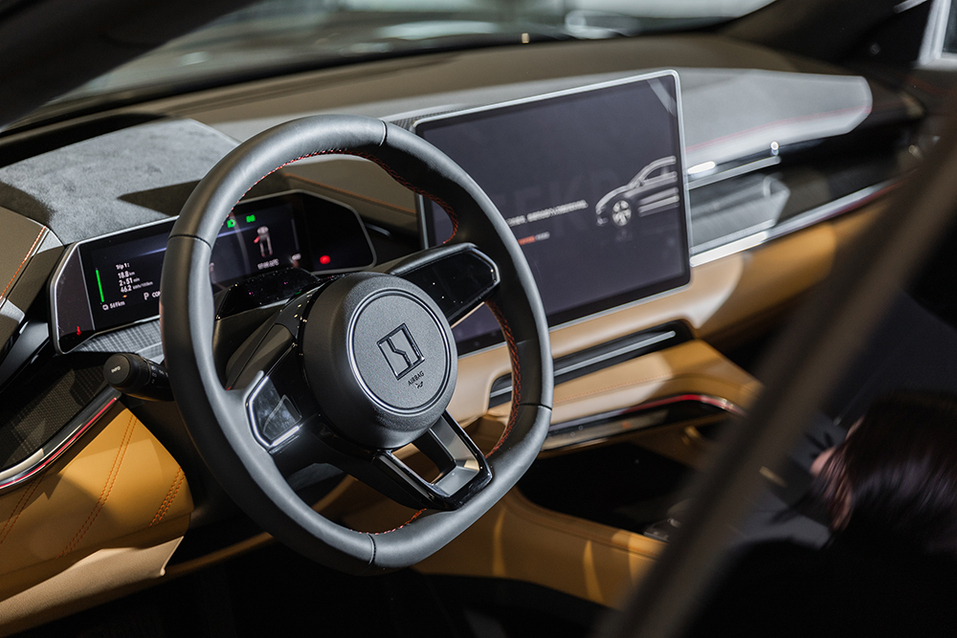 «Премиальные гибридные и электроавтомобили разрывают шаблоны и дают новые яркие эмоции» 3 «Премиальные гибридные и электроавтомобили разрывают шаблоны и дают новые яркие эмоции» 3