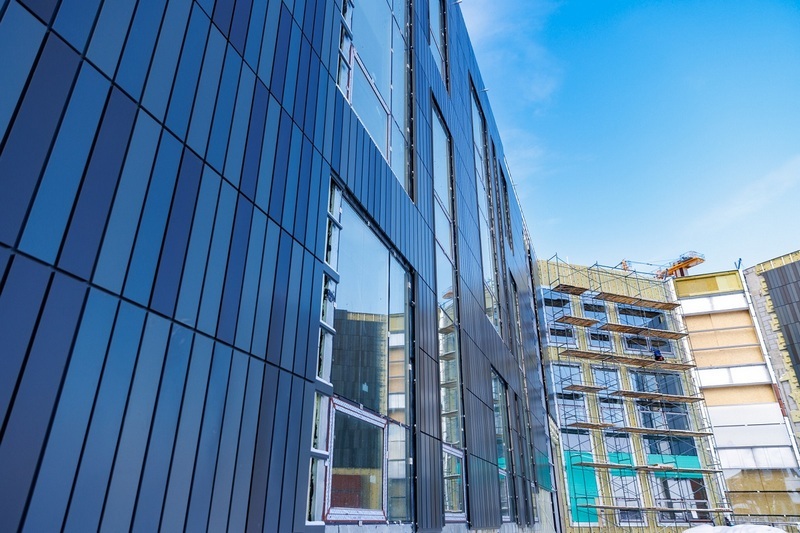 В корпусах второй очереди кампуса УрФУ завершается монтаж витражных конструкций 1 В корпусах второй очереди кампуса УрФУ завершается монтаж витражных конструкций 1