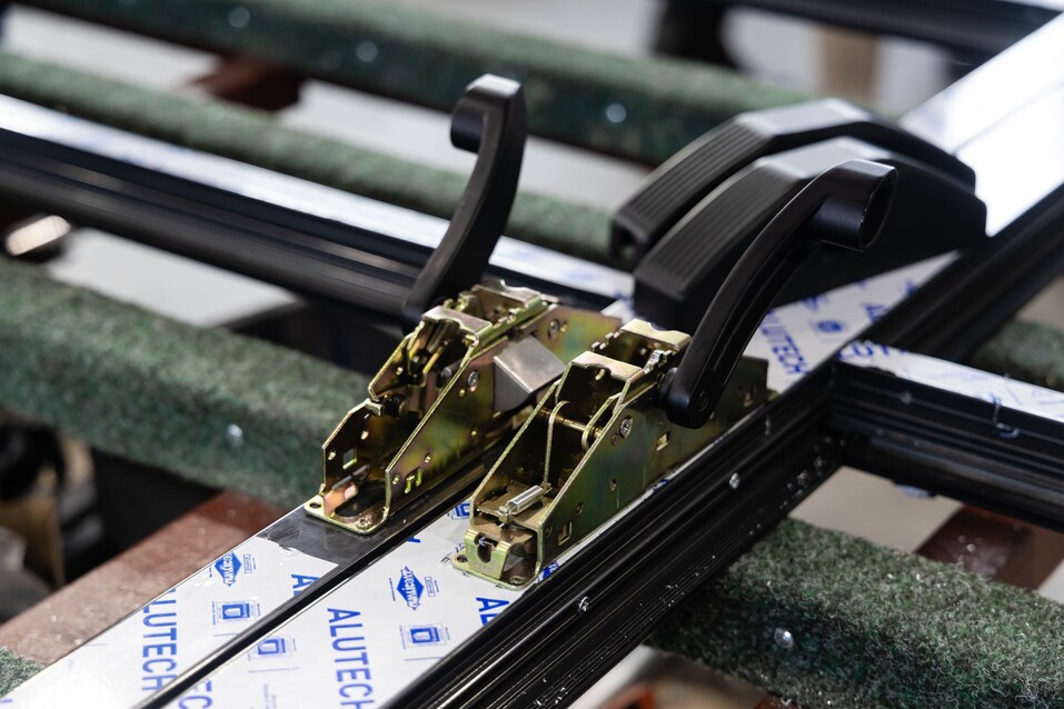 «Пришли люди в кожаных куртках, сказали: “Мы будем решать твои проблемы”» 21 «Пришли люди в кожаных куртках, сказали: “Мы будем решать твои проблемы”» 21