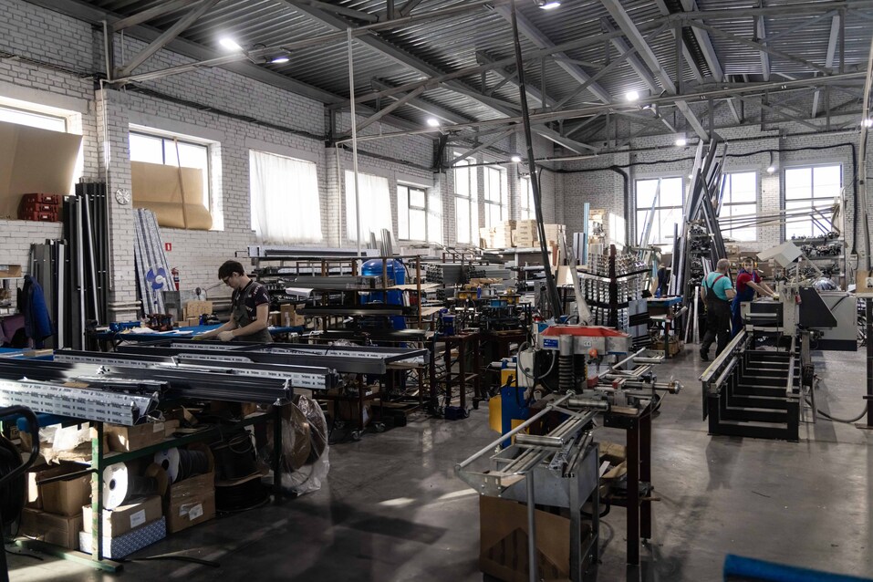 «Пришли люди в кожаных куртках, сказали: “Мы будем решать твои проблемы”» 23 «Пришли люди в кожаных куртках, сказали: “Мы будем решать твои проблемы”» 23